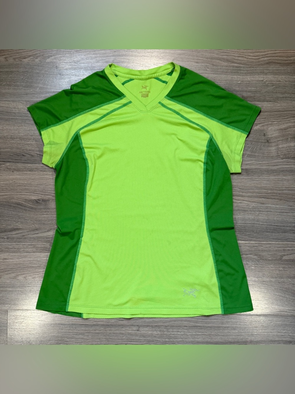 Arc'teryx Women's Activewear V-Neck Shirt - Green